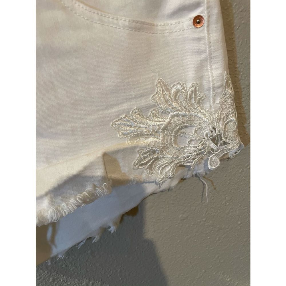 Highrise white jean shorts with lace bullhead denim size 5 - Picture 5 of 6